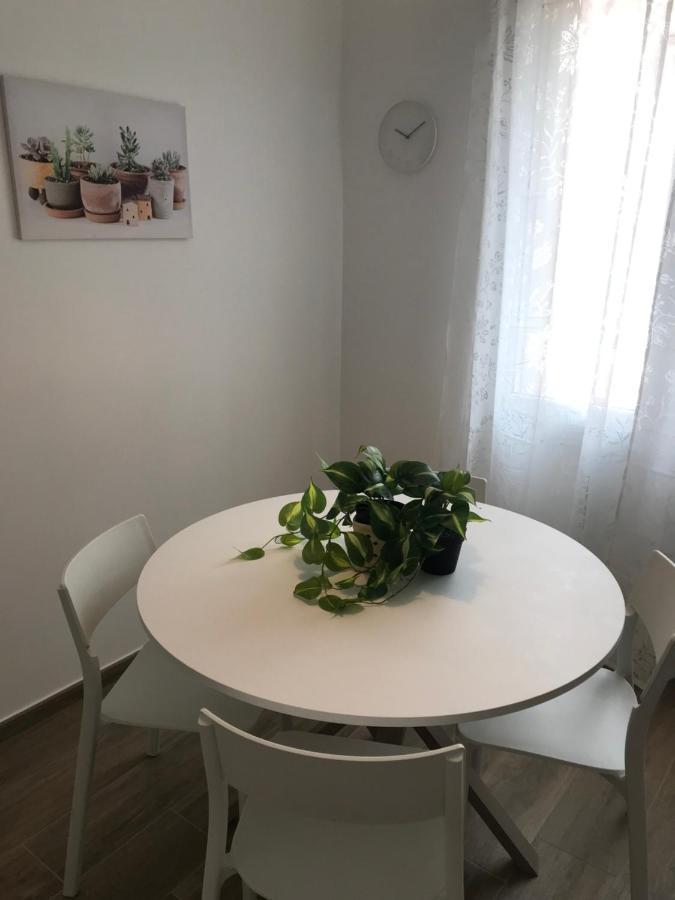 House Di Marco Apartment *